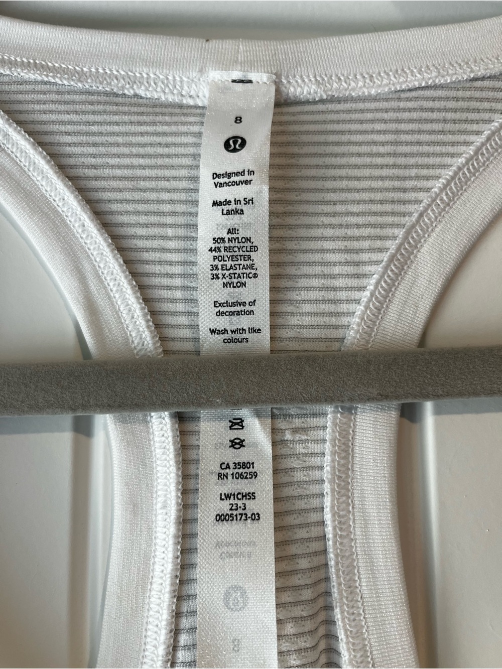 lululemon athletica White Racerback Tank with Chicago Badge Size 8 - Picture 4 of 5